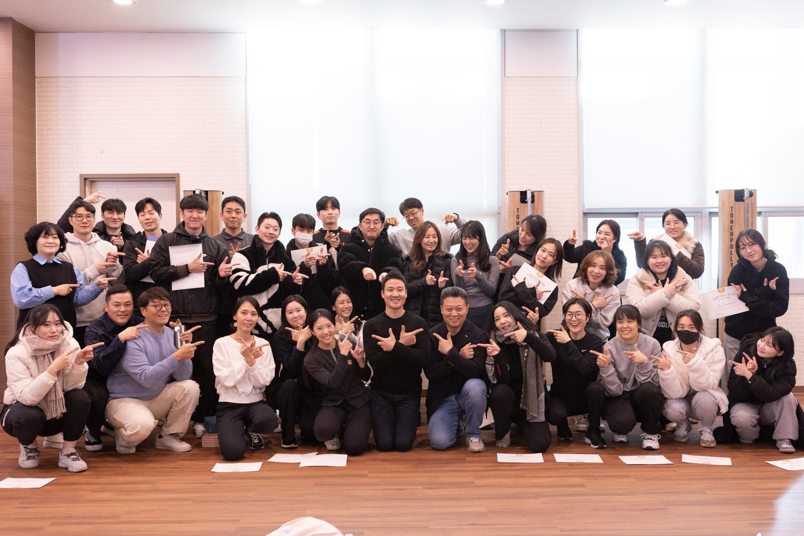 타워풀리 아카데미 재활전문가 과정을 마친 참여자와 강사들의 단체 사진