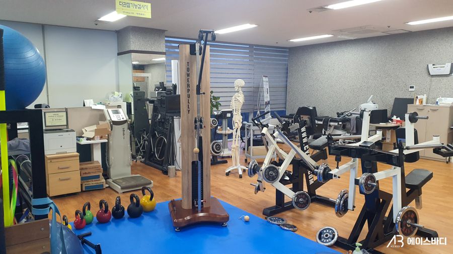 현대제철 운동치료실에 설치된 타워풀리